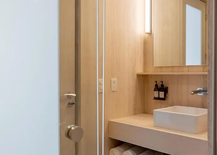 307 1br Capitalia Modern With Rooftop Jacuzzi Gym